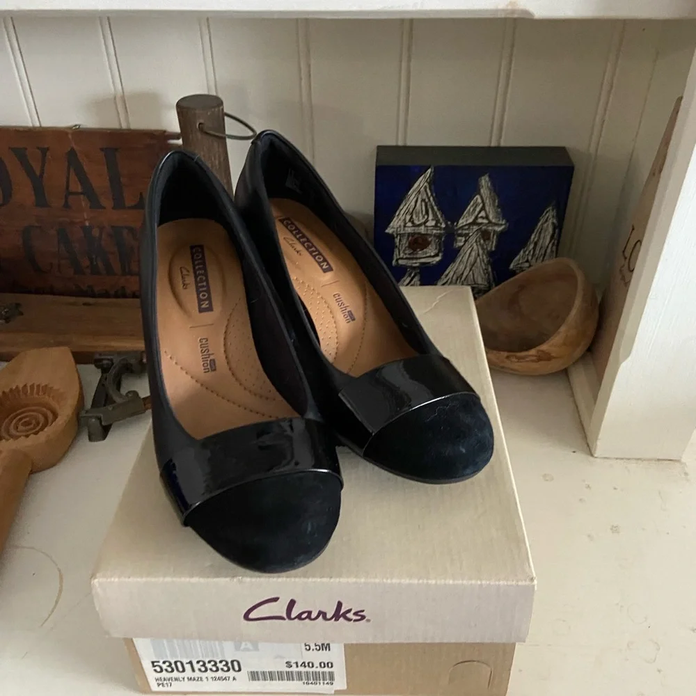 Clarks - Picture 1 of 6